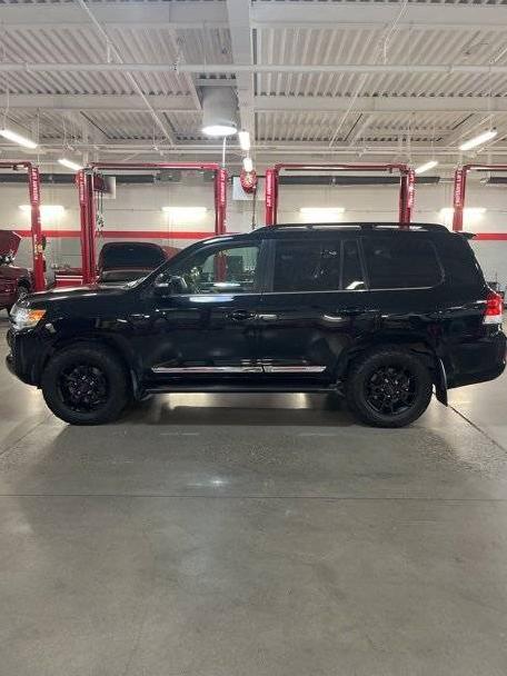 TOYOTA LAND CRUISER 2019 JTMCY7AJ1K4084332 image
